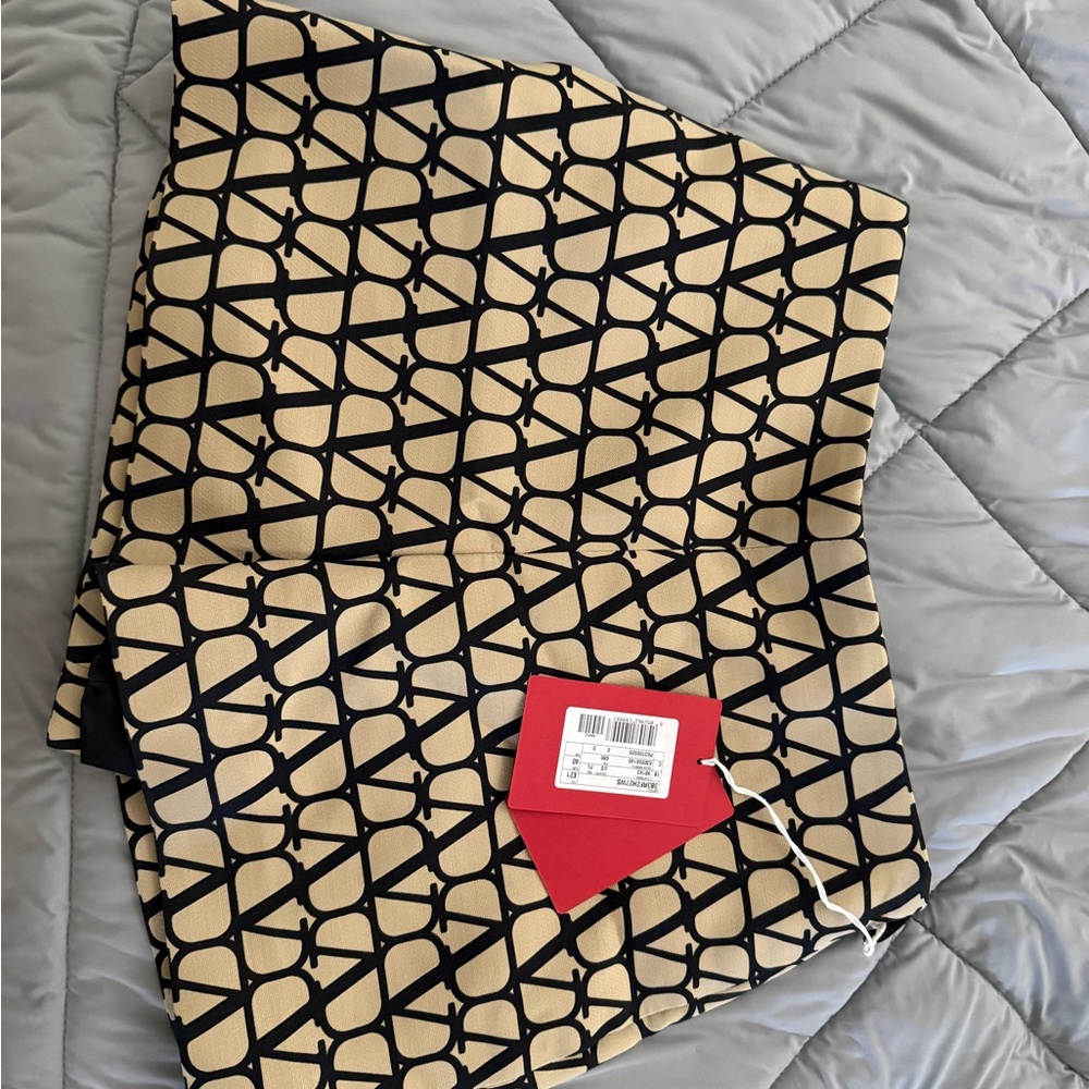 100% authentic Valentino shorts (size 4) - Picture 1 of 5